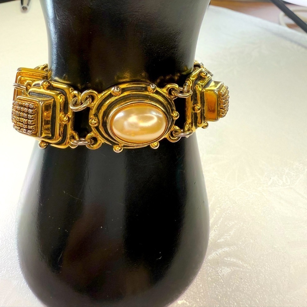 Vintage Gold and Pearl Bracelet‎